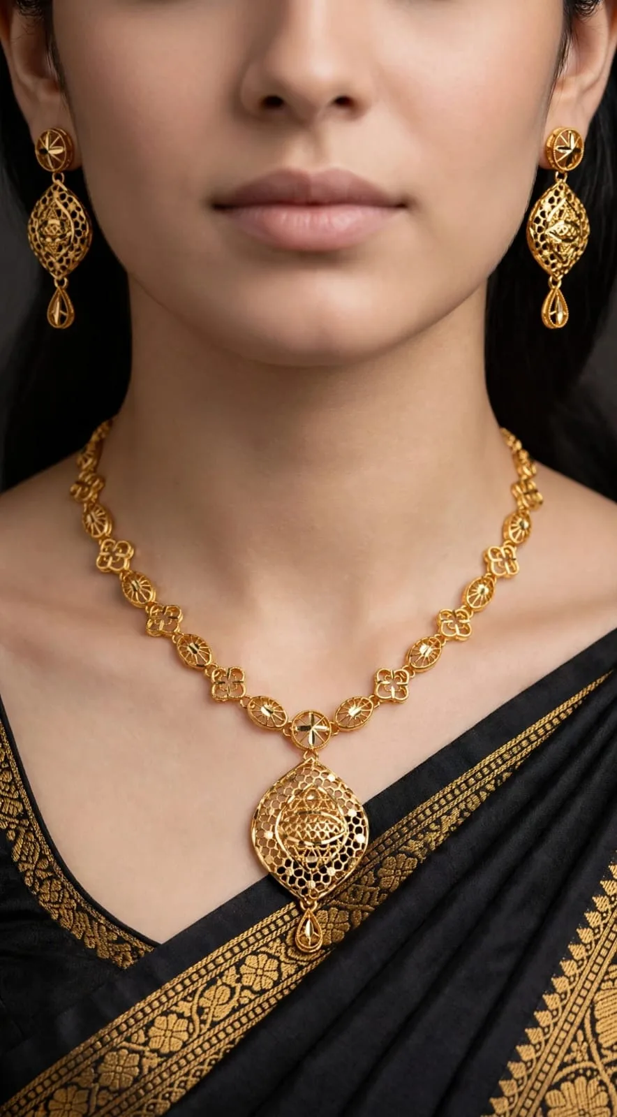 Gold-plated Filigree Oval Pendant Set