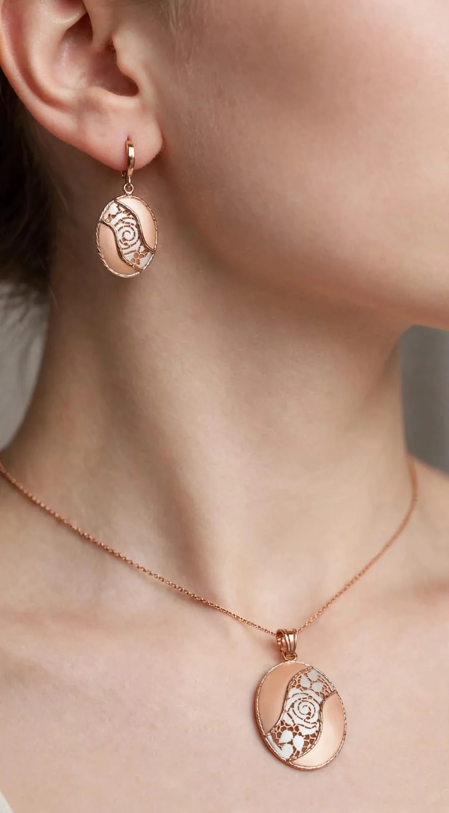 Rose Gold-plated Oval Pendant & Earrings