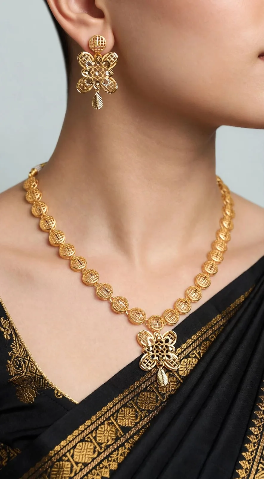 Gold-plated Filigree Bow Necklace