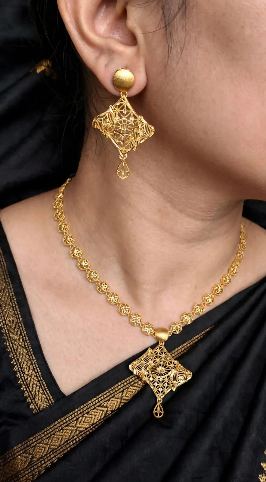 Gold-plated Filigree Kite Necklace